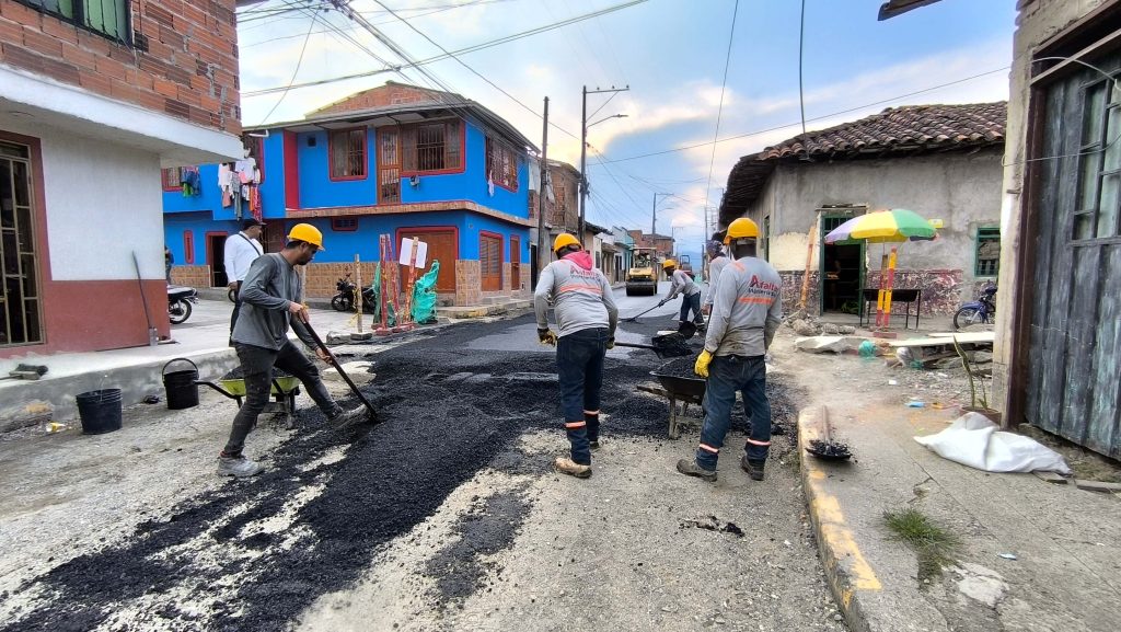 Obras que transforman en la carrera 6 de Cartago con nuevos andenes, pavimento y mejoras en movilidad.