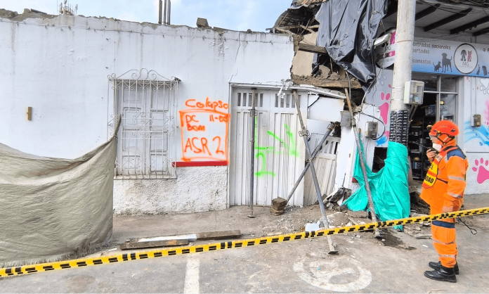 Organismos de socorro atienden emergencia tras colapso de una estructura en el centro de Cartago.