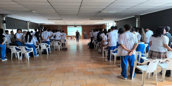 Estudiantes del Antonio Holguín Garcés participan en jornada escolar de seguridad vial