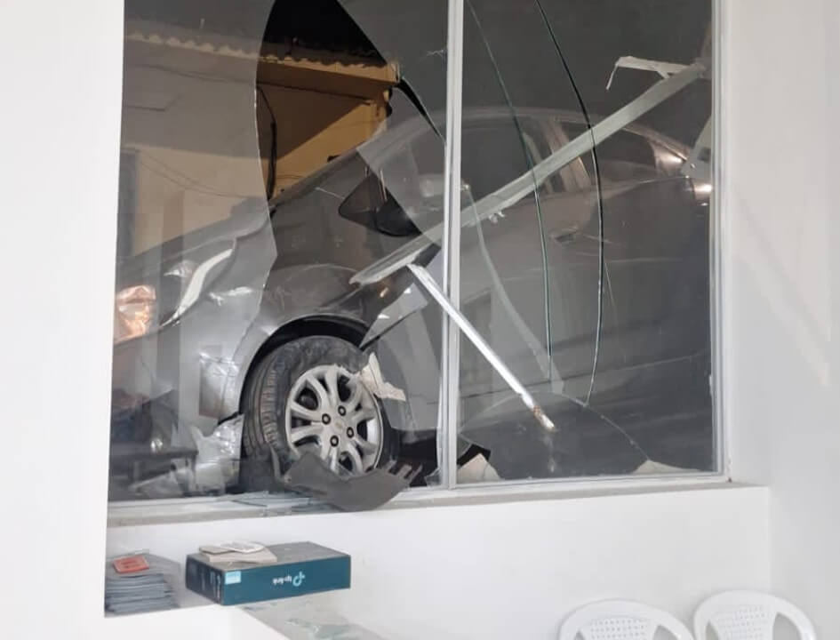 Imagen del vehículo implicado en un incidente con solo daños materiales.