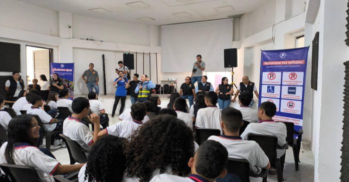 Campaña vial en colegios transforma a estudiantes del Alfonso López Pumarejo en Cartago