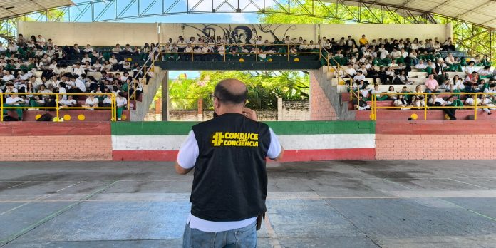 Jóvenes del Académico refuerzan cultura vial durante jornada pedagógica en su institución