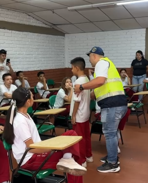 Jornada escolar enseña a jóvenes a moverse seguros en Cartago