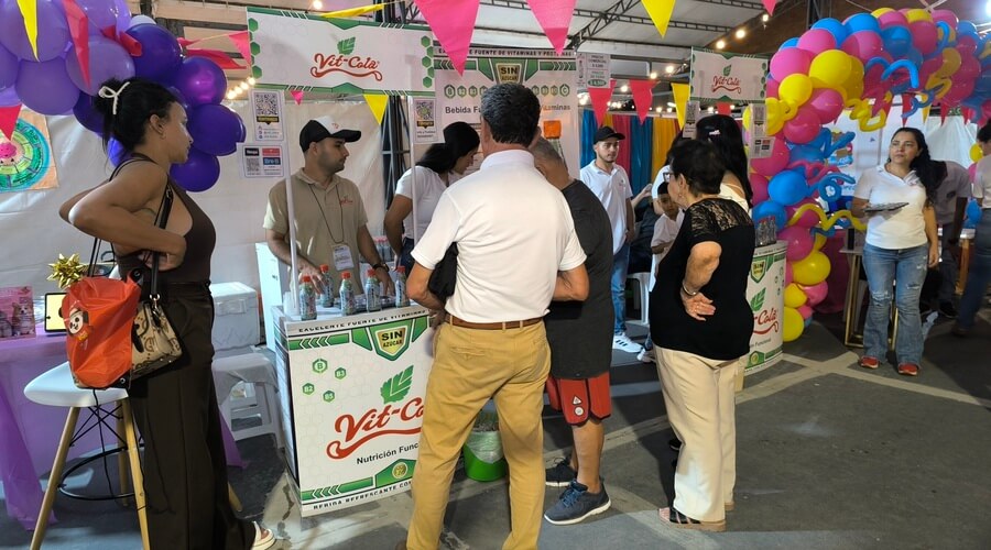 Público recorriendo los stands mientras Cartago Emprende cierra con un resultado determinante en el Centro Comercial Nuestro Cartago.