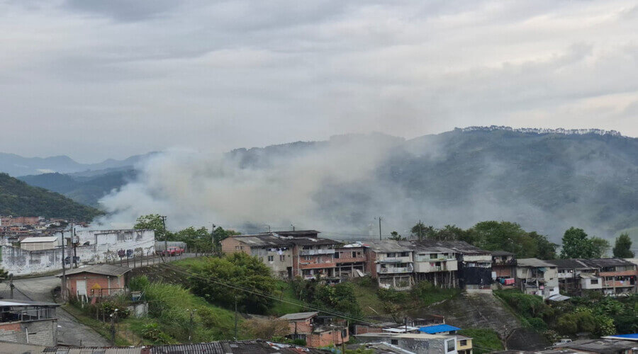 Respuesta de emergencia ante incendio en zona residencial de Manizales