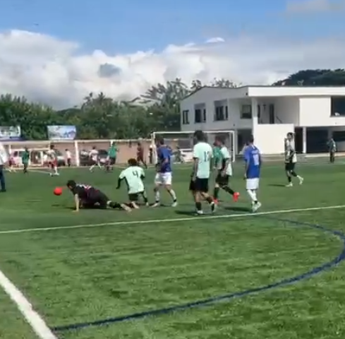 Jóvenes participan en los Juegos Intercolegiados de Cartago, promoviendo inclusión, liderazgo y valores deportivos.
