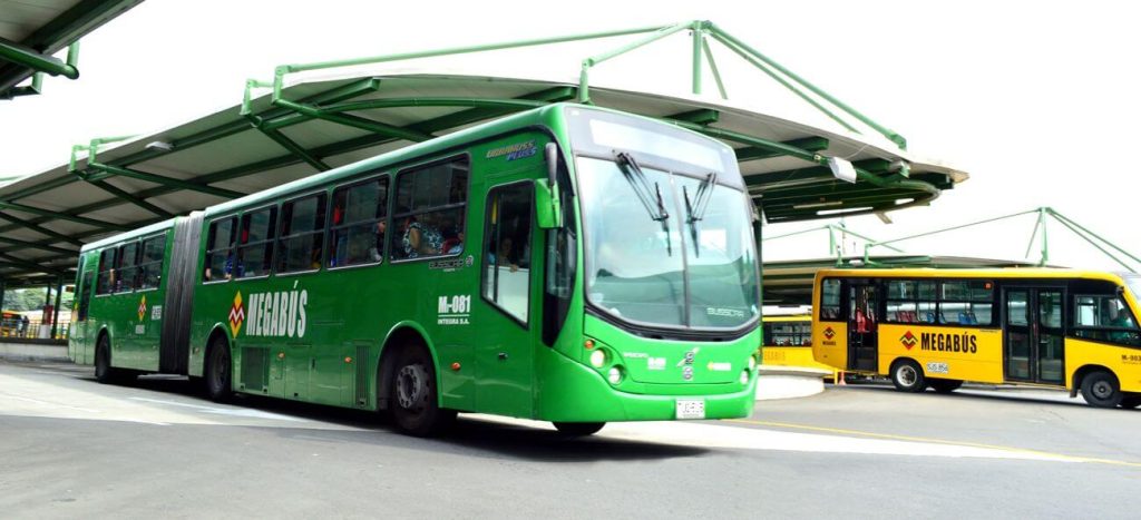 Descenso de pasajeros en los sistemas de transporte público del Área Metropolitana de Pereira.
