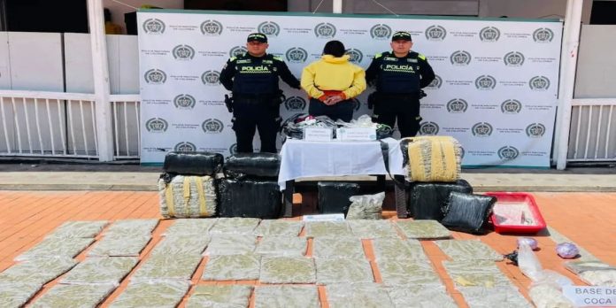 Acción judicial durante un allanamiento con evidencia incautada en el Eje Cafetero.