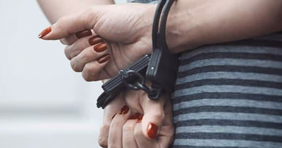 Referencia visual de una acción judicial asociada a operativos contra el tráfico local.