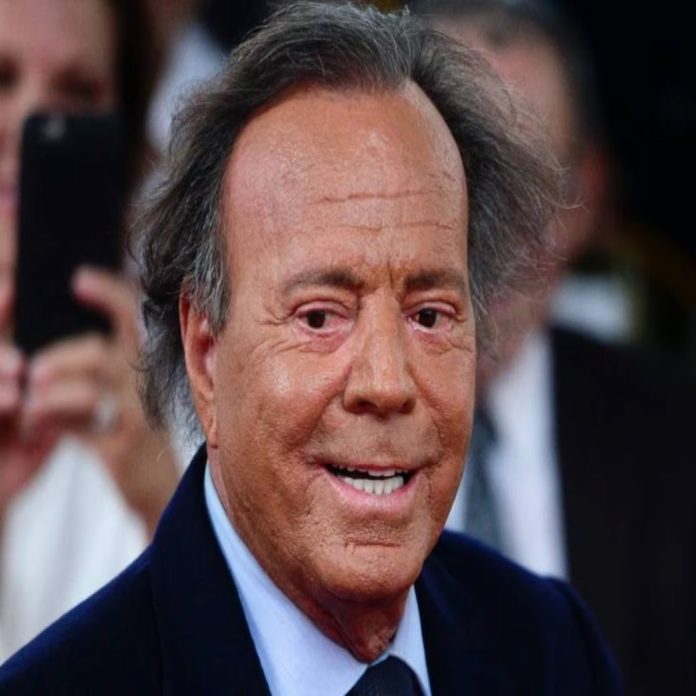 Julio Iglesias durante una presentación pública en imagen de archivo