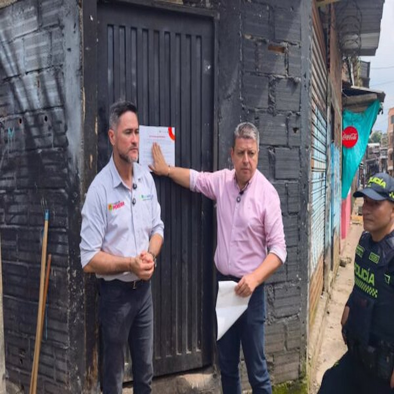 Autoridades sellan establecimientos durante operativo conjunto en la calle 10 con carrera 10 de Pereira