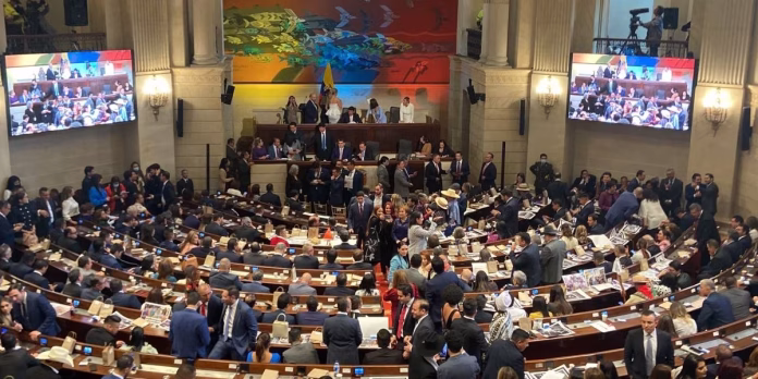 Gobierno elimina prima especial en la remuneración de congresistas