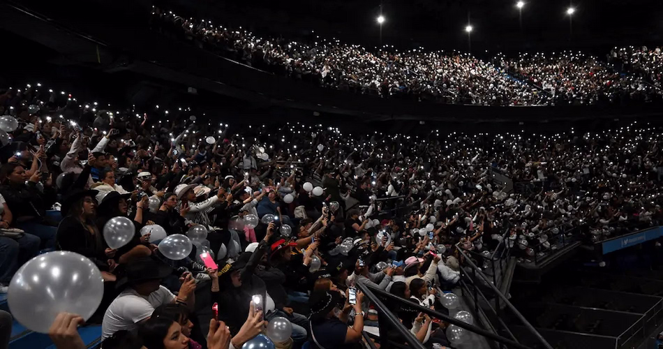 Fanáticos acompañan homenaje musical a Yeison Jiménez en el Movistar Arena de Bogotá