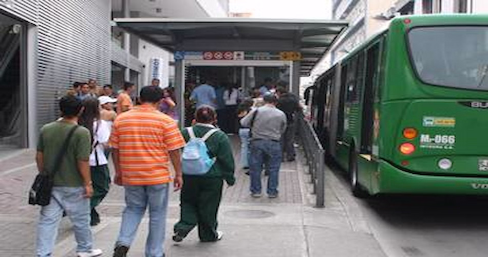 Ciudadanos del área metropolitana opinan sobre el transporte regional