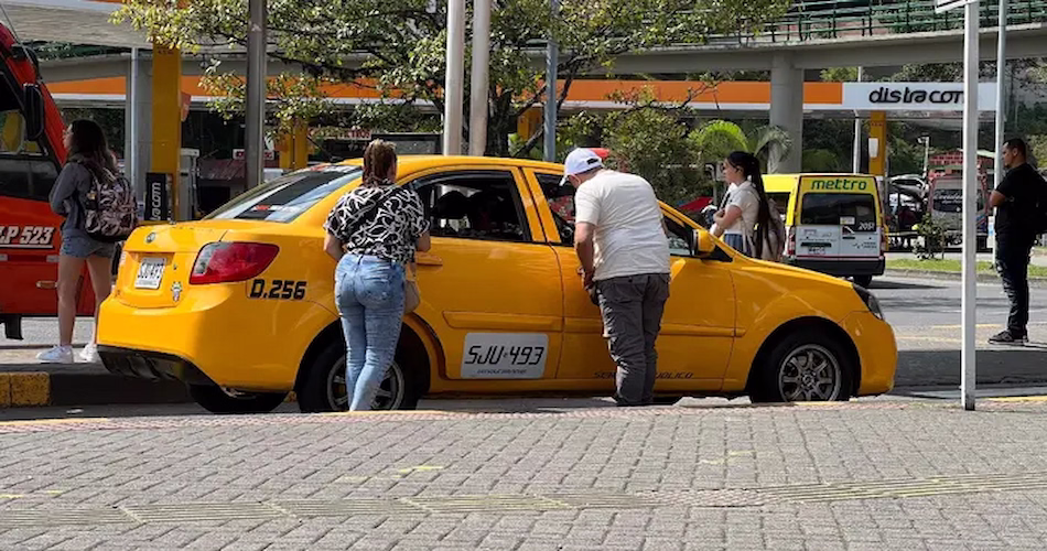 Servicio de taxi urbano en Pereira durante jornada diaria