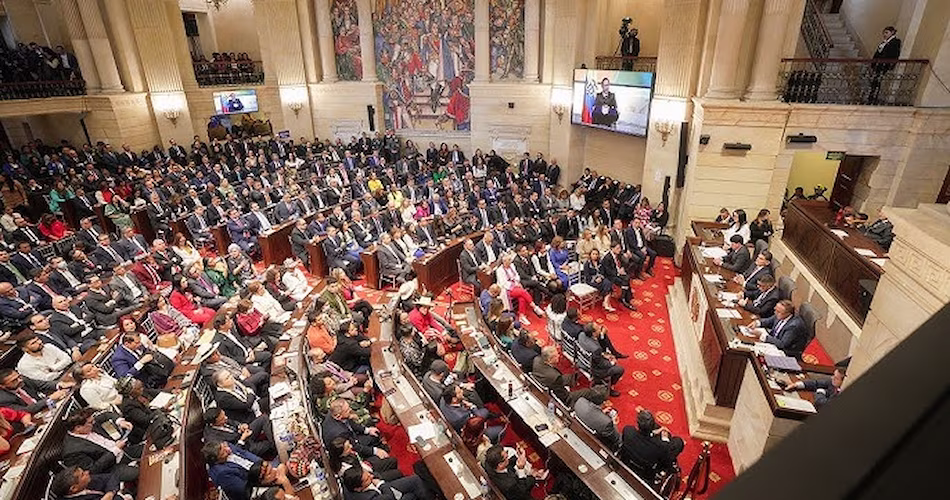 Eliminación de prima especial reduce ingresos mensuales de congresistas según decreto