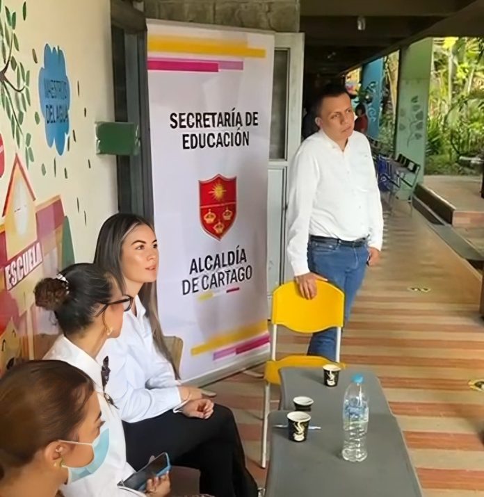 Alcaldía de Cartago activa atención a comunidad educativa en institución del municipio.