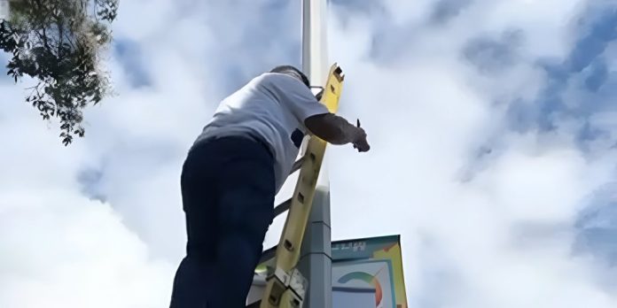 Funcionario retira publicidad electoral mientras la Alcaldía de Cartago anuncia control.