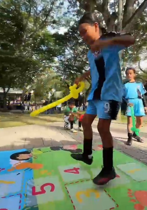 Jornada en Cartago promueve recreación infantil con niños jugando