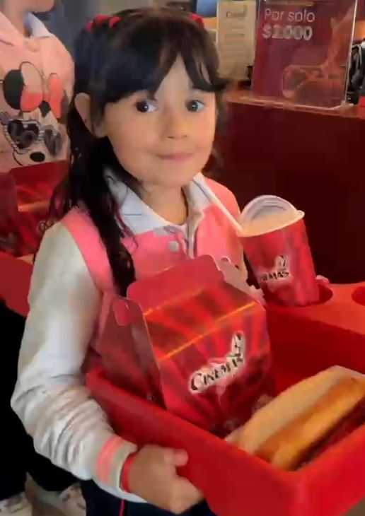 Oficina de Gestión Social lleva niños al cine en Cartago