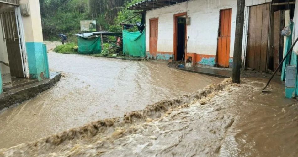 Personal de gestión del riesgo inspecciona vías y viviendas afectadas por lluvias en zona urbana y rural