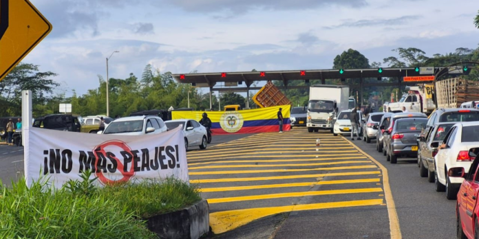 Protestas en peajes afectan movilidad entre Pereira y Manizales este sábado