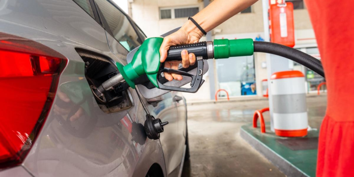 Gobierno confirma alza en gasolina desde mayo en Colombia en estaciones de servicio
