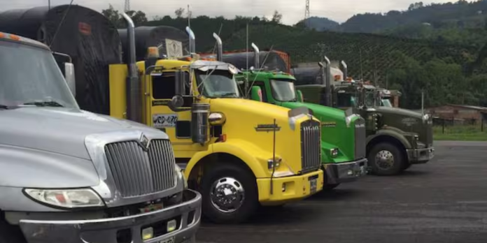 Transportadores advierten freno en rutas del suroccidente en Colombia