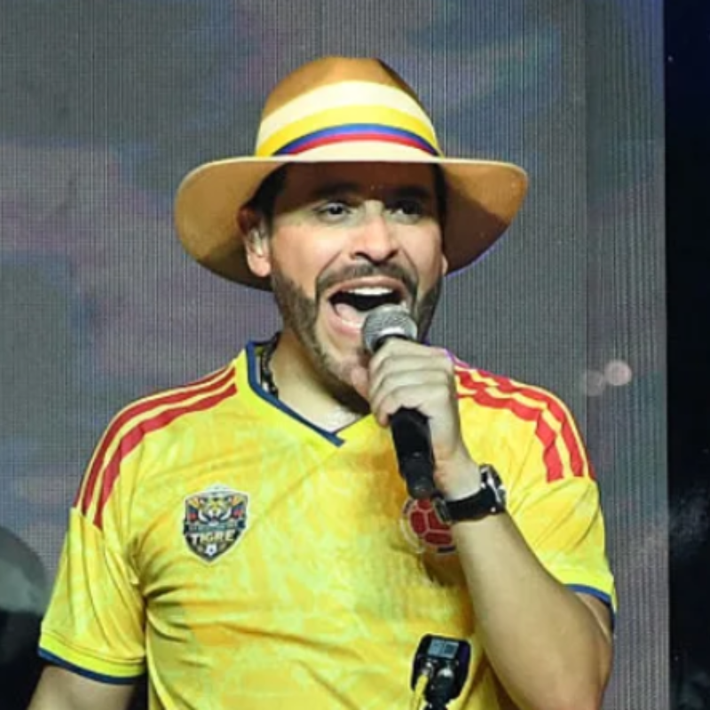 Abelardo De La Espriella durante una actividad política en medio de la discusión sobre el uso de símbolos asociados a la Selección Colombia.