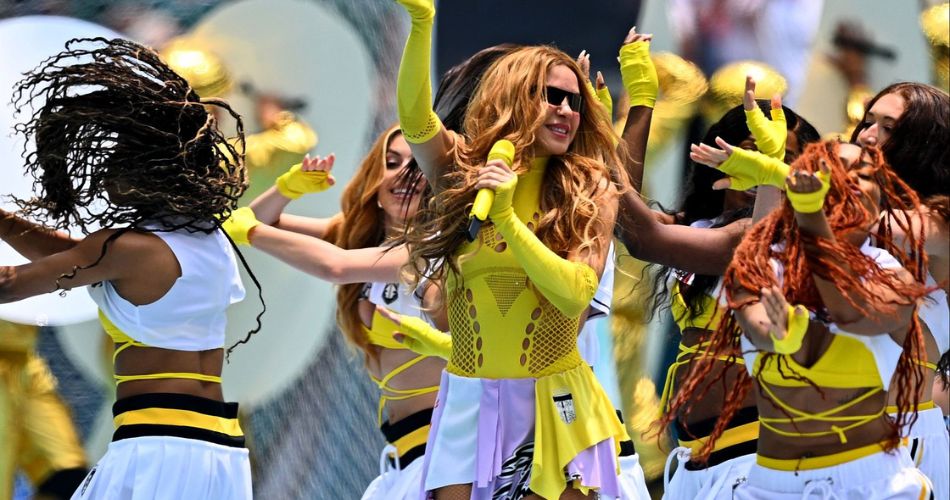 La cantante colombiana Shakira actúa durante la inauguración del Mundial 2026 en el estadio Azteca de México.