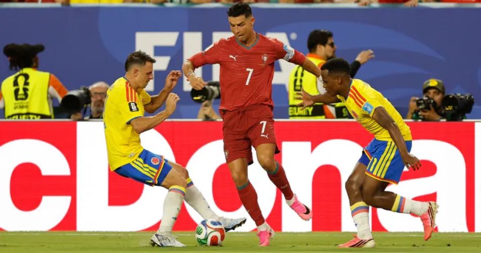 Jugadores de la Selección Colombia antes del partido frente a Portugal, resultado que aseguró el liderato del Grupo K y el paso a los dieciseisavos de final del Mundial 2026.