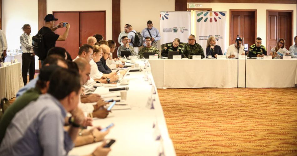 Integrantes de la Fuerza Pública durante los preparativos para la jornada electoral en el Valle del Cauca.