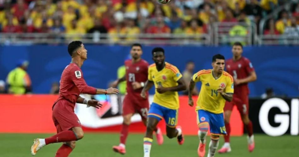 Jugadores de la Selección Colombia antes de un partido del Mundial 2026, torneo en el que el equipo aseguró el liderato de su grupo y la clasificación a la fase de eliminación directa.