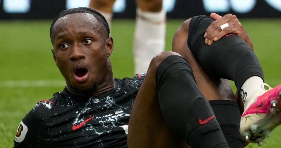 Futbolistas reaccionan con preocupación durante el encuentro entre Canadá y Catar en el Mundial 2026.