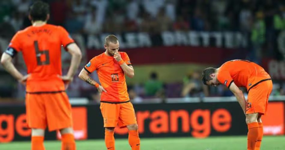 Tristeza en el seleccionado neerlandés tras la caída que sella su salida del torneo.