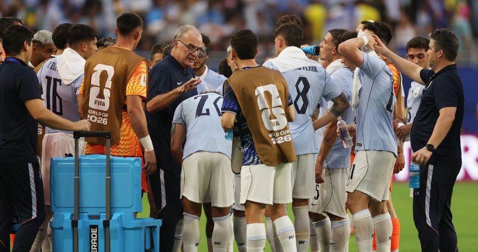 Directivos de la Asociación Uruguaya de Fútbol analizan el futuro del banquillo y la plantilla nacional