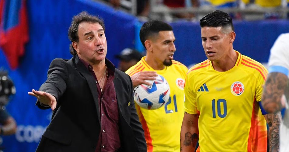 Néstor Lorenzo en su rol de entrenador durante el proceso de la Selección Colombia rumbo al Mundial.