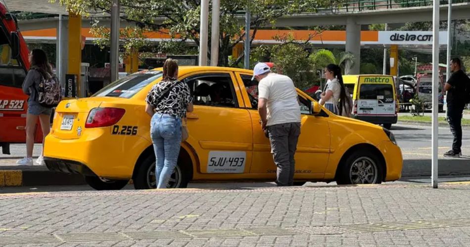 Gobierno presenta cambios en la regulación del servicio de taxi mediante un nuevo borrador de decreto.