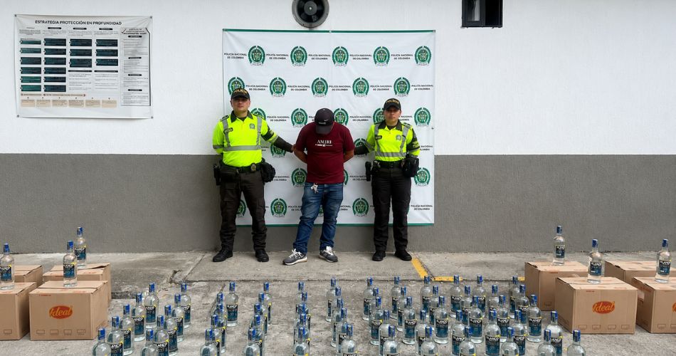 Licor aprehendido durante un procedimiento de control contra el contrabando en el Valle del Cauca.