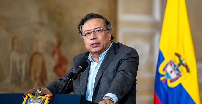 Petro pide esperar escrutinio tras ajustado resultado presidencial en Colombia