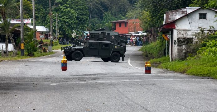 Disidencias de 'Calarcá' desafían al presidente electo con explosivos en la Troncal de Occidente.
