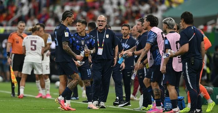 Bielsa se quiebra y entierra su era en Uruguay