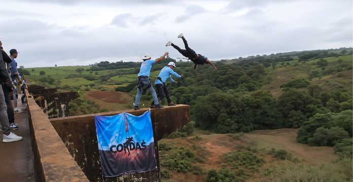 Mujer murió durante salto extremo y video desató indignación