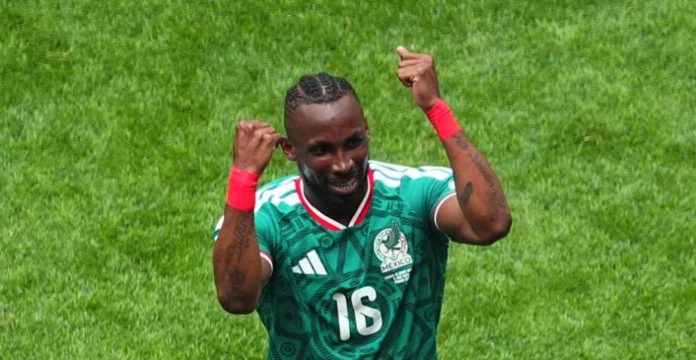 Julián Quiñones con la selección de México durante el Mundial 2026