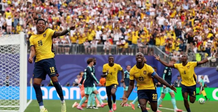 Ecuador remonta ante Alemania y clasifica a la siguiente fase del Mundial.