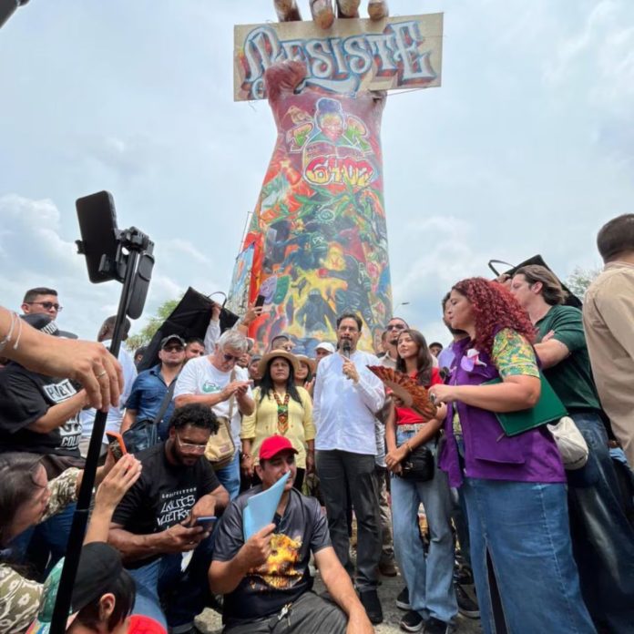 Iván Cepeda llamó a defender Puerto Resistencia