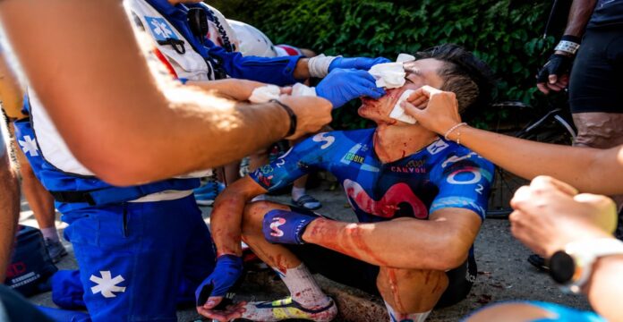 Einer Rubio sufrió un accidente y terminó fuera del Tour durante el ascenso al Alpe d'Huez.