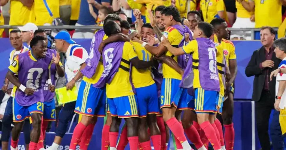 Jugadores de la Selección Colombia celebran la clasificación a los octavos de final del Mundial de 2026 tras vencer 1-0 a Ghana en Kansas, Estados Unidos.