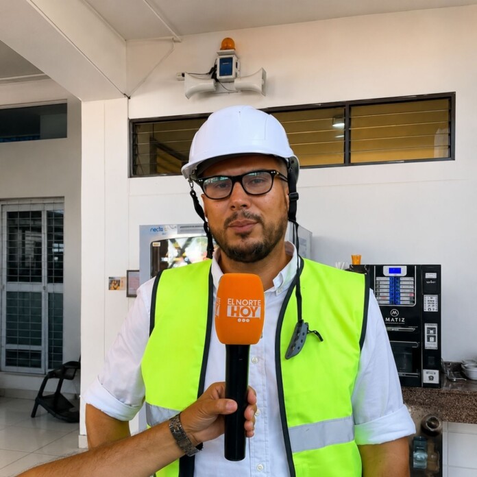 Inspección en cárcel de Cartago con funcionario encargado de revisar las condiciones del establecimiento.