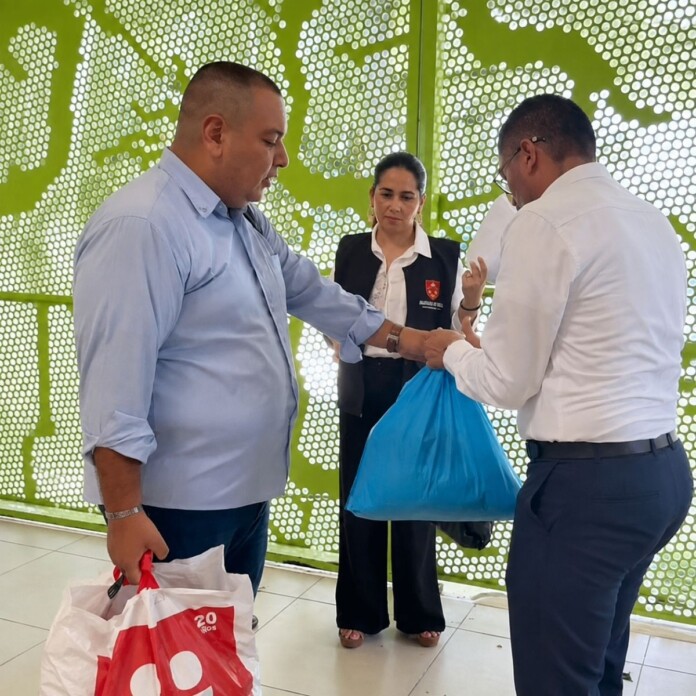 Ayudas sector religioso entregadas a creyentes afectados por el sismo.